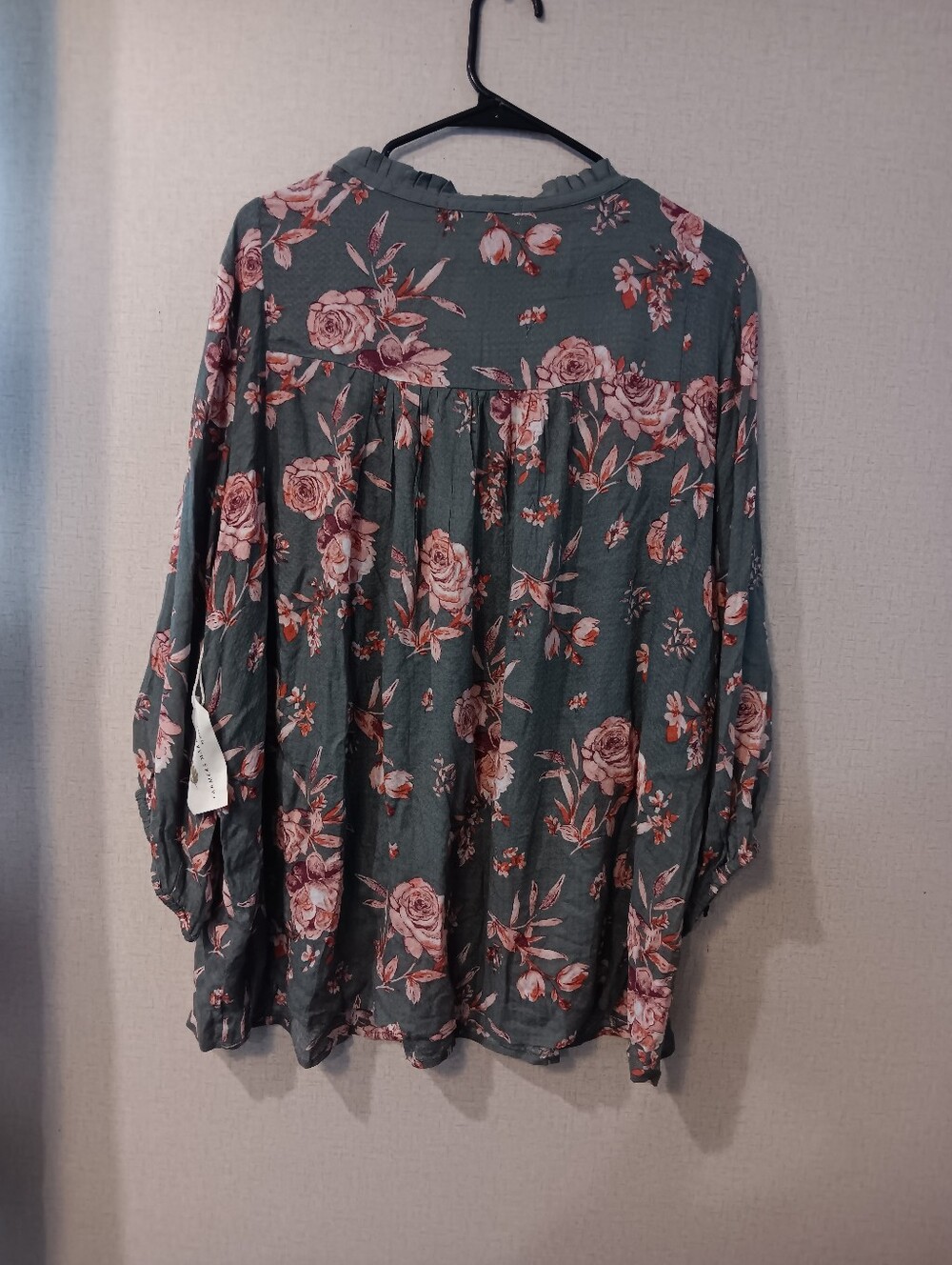 Farmers Market Floral Peasant Tunic in Grey with Pink Roses - Picture 4 of 4
